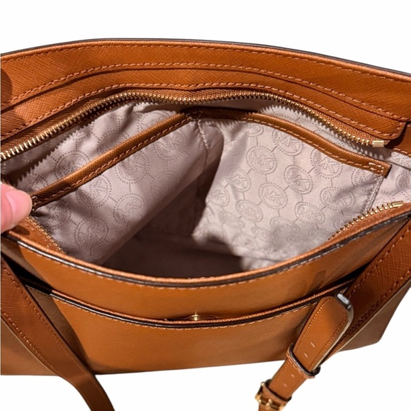 Michael Kors Jet Set Travel Large Brown Saffiano Leather Bag - Picture 12 of 14